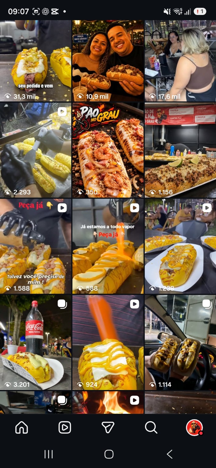 Pães do Pão no Grau recheados com camarão e queijo gratinado na chapa